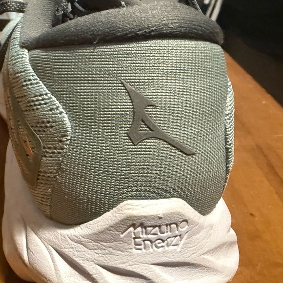 MIZUNO RUNNING SHOES - Picture 5 of 7